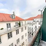 Stunning Luxury Apartment In Chiado 1Br